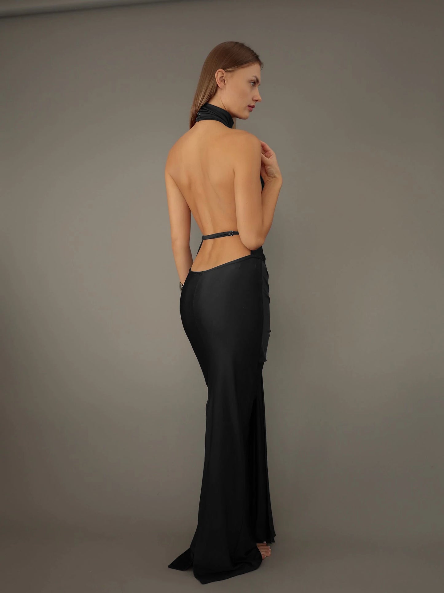 BACKLESS HALTER-NECK MAXI DRESS